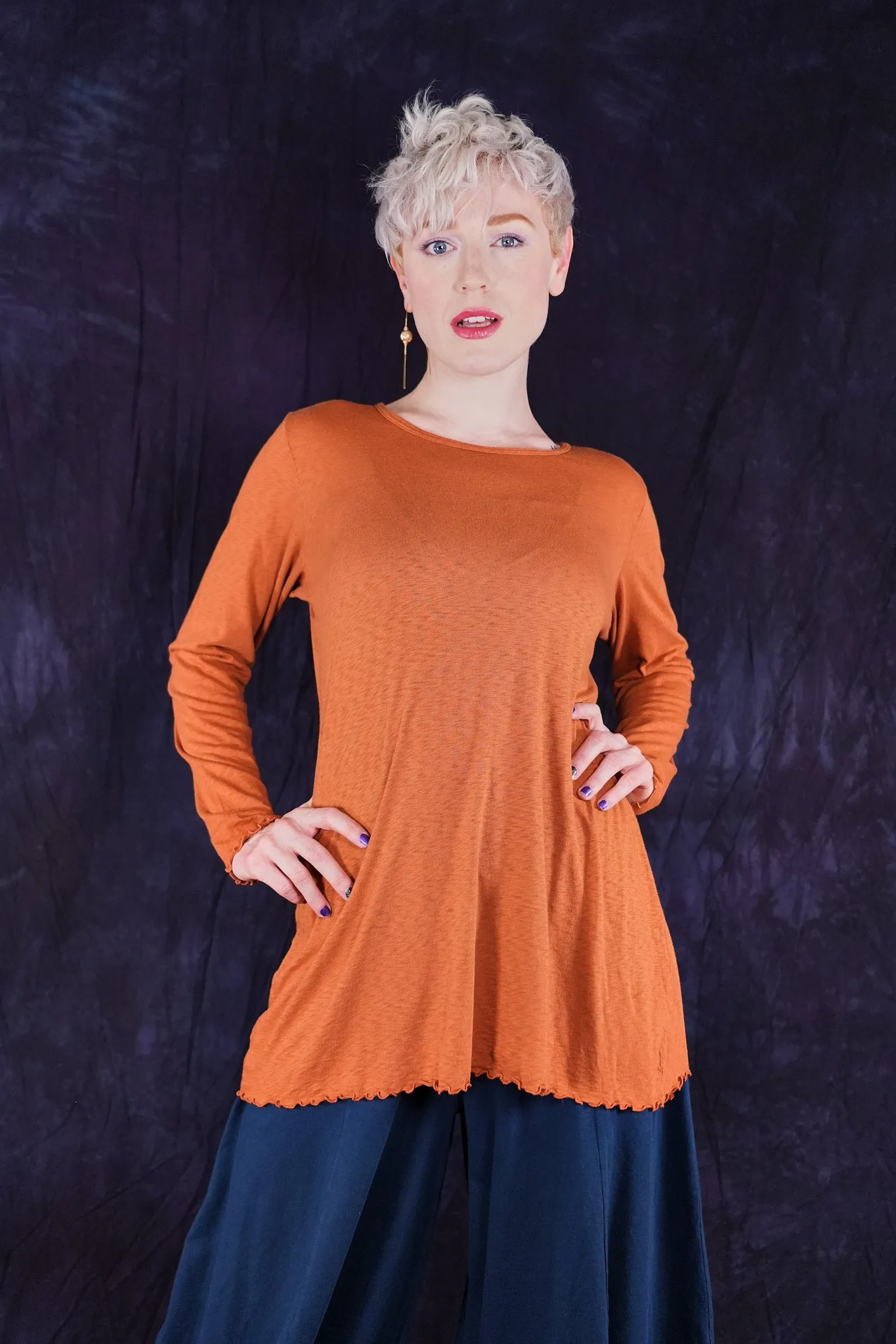 1611 Simple Tee Ember