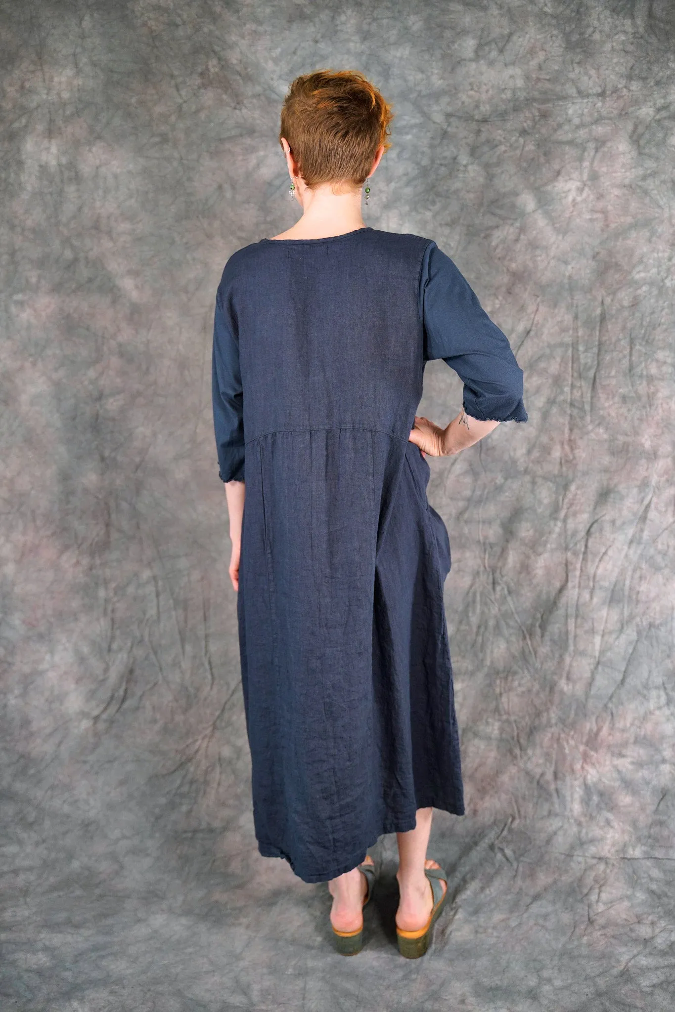 7214 The Linen Dress Shadow-U