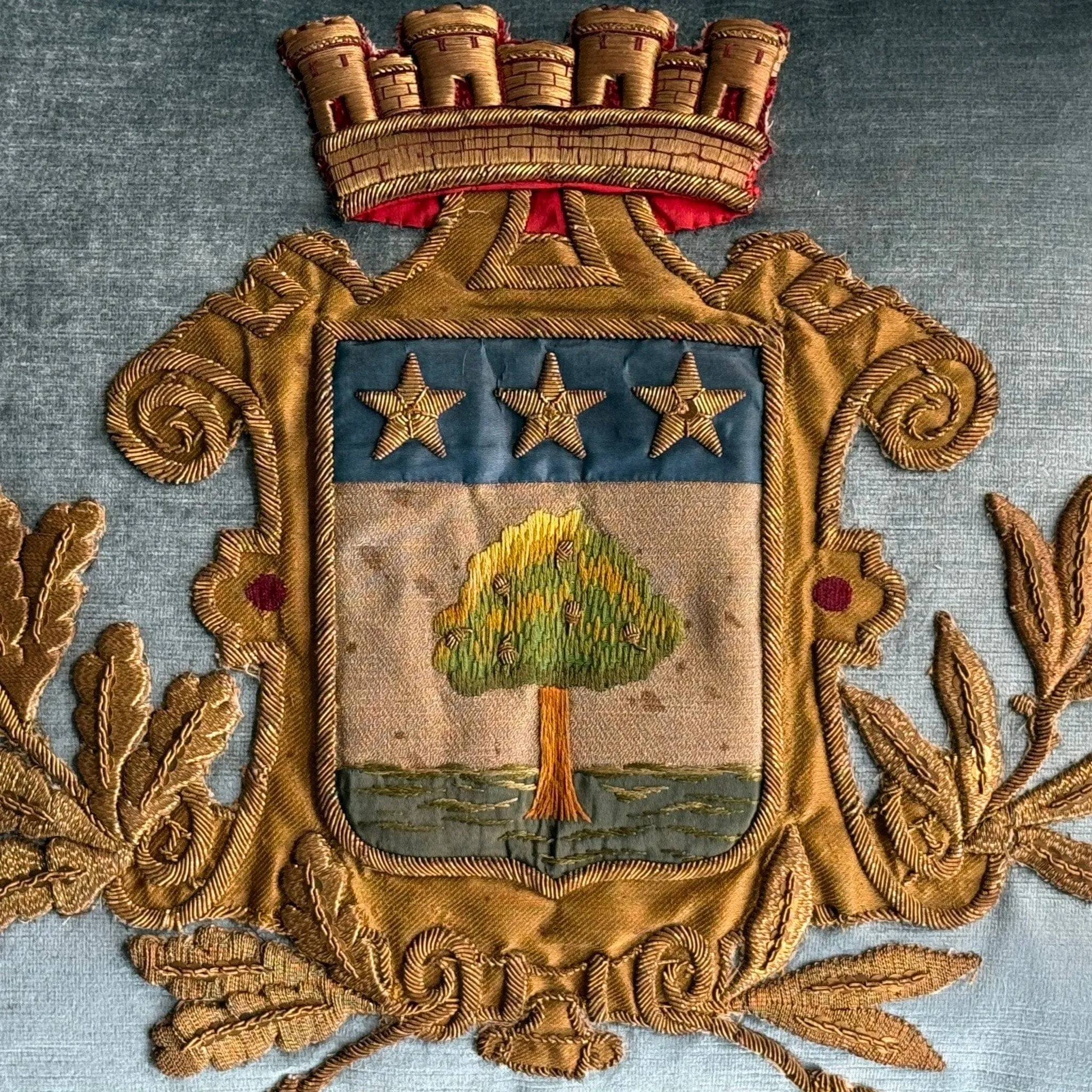 Antique European Crest Embroidery (#E090424 | 19 x 23")