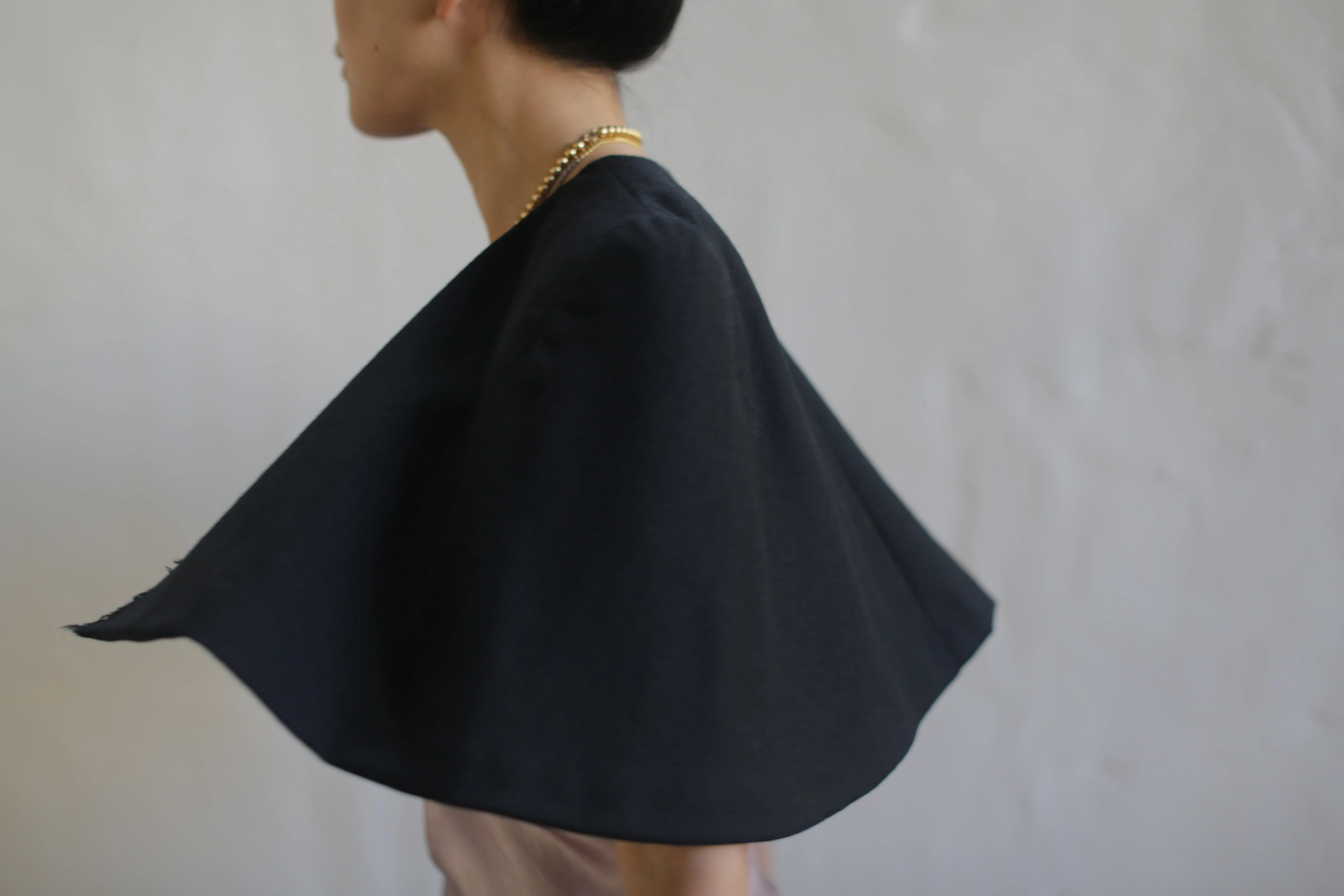 Capelet | Black