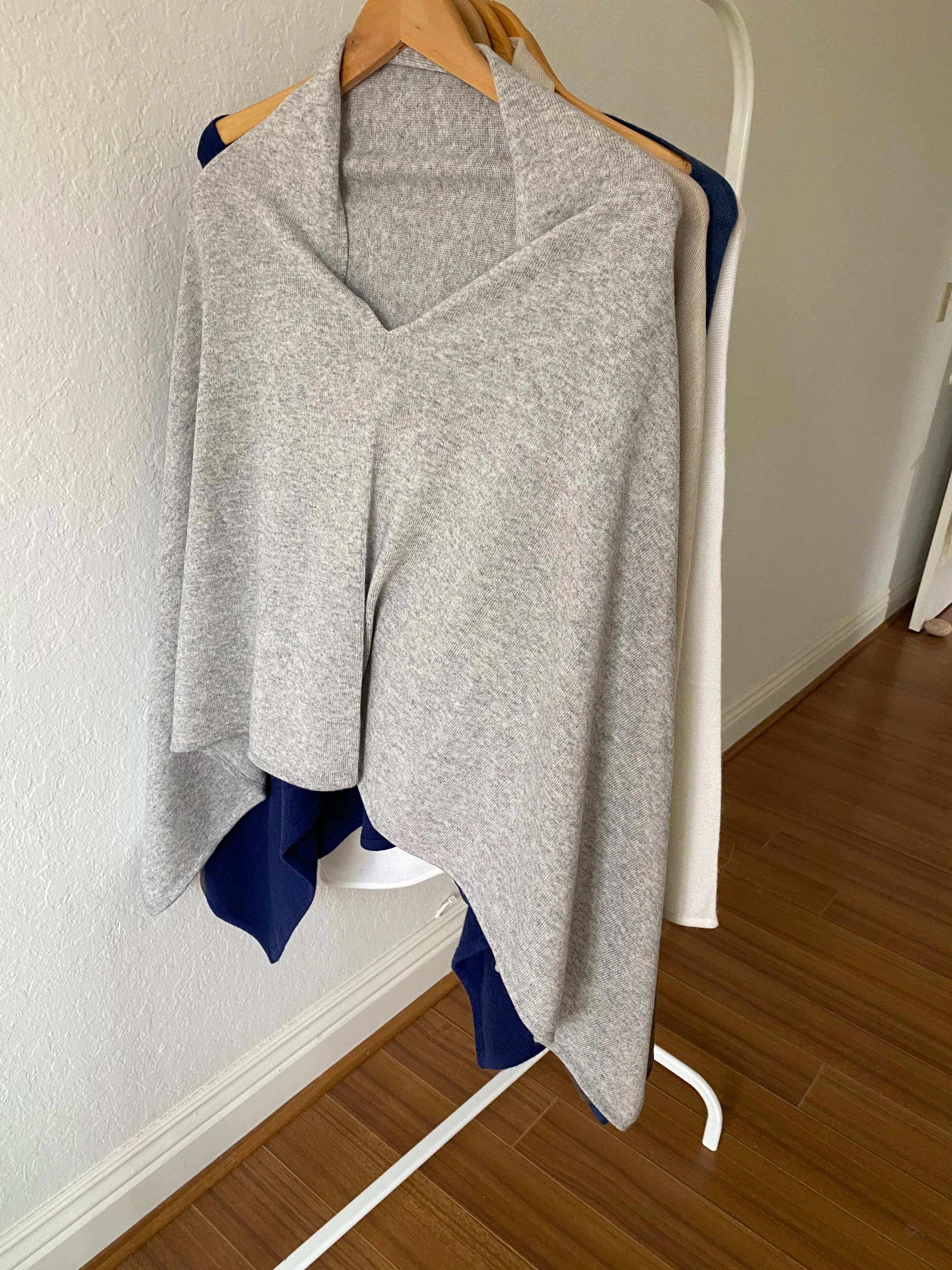 Cashmere Poncho Essential