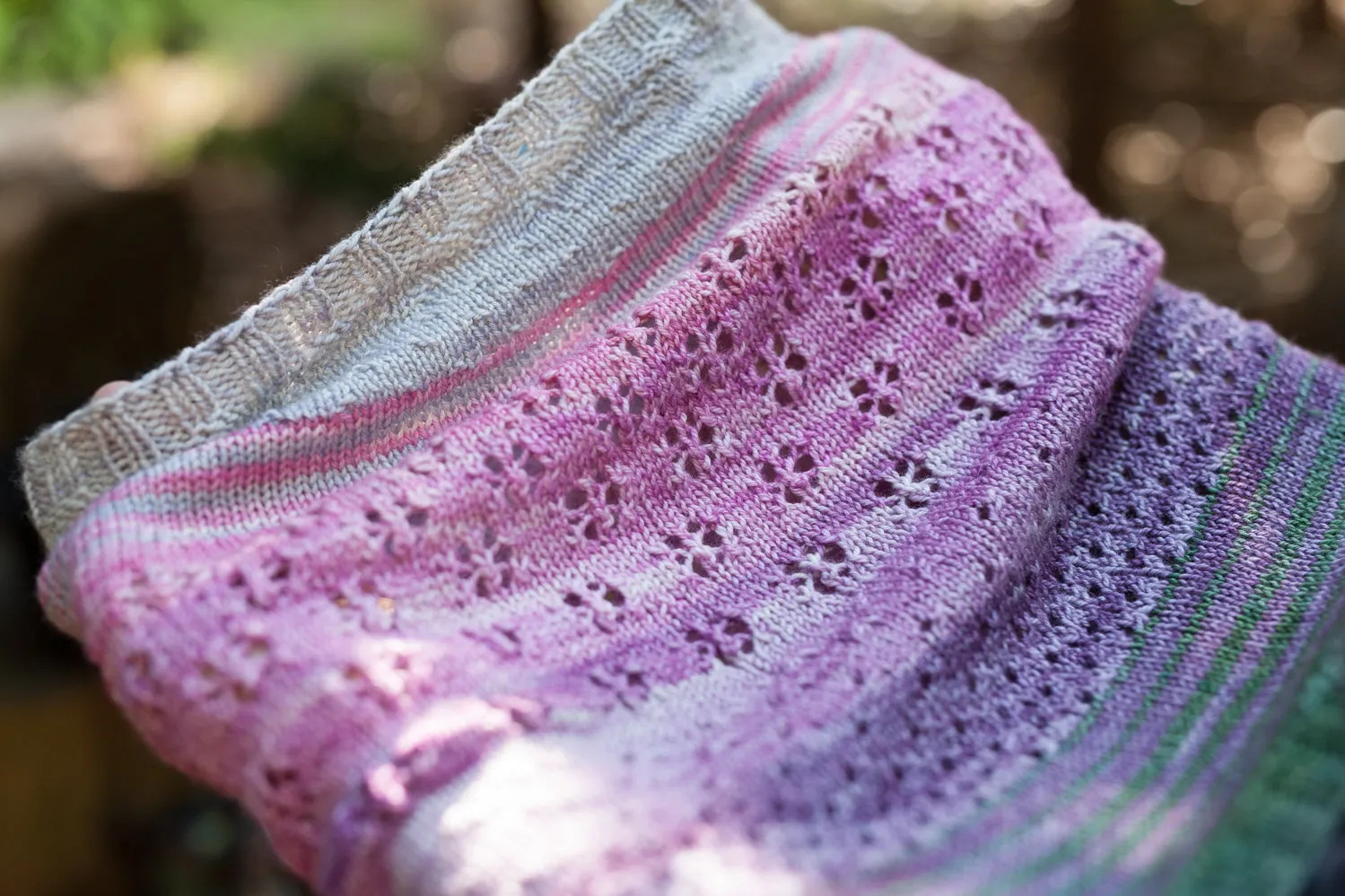 Christmastide cowl pattern