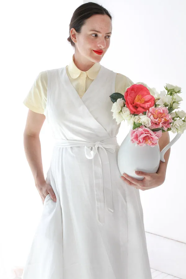 CUISINE APRON DRESS IN WHITE LINEN