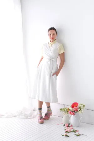 CUISINE APRON DRESS IN WHITE LINEN