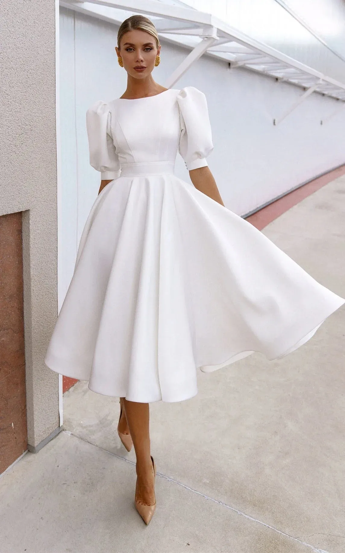 Elegant Bateau A Line Satin Knee-length Wedding Dress