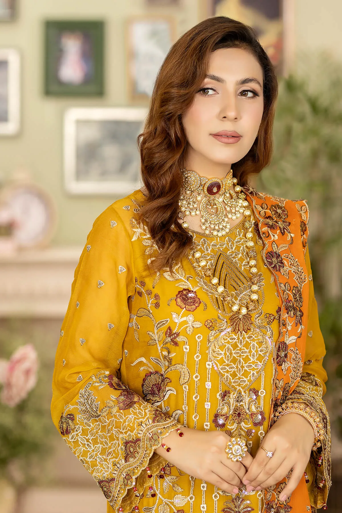 Embroidered Pakistani Salwar Kameez Dupatta in Chiffon