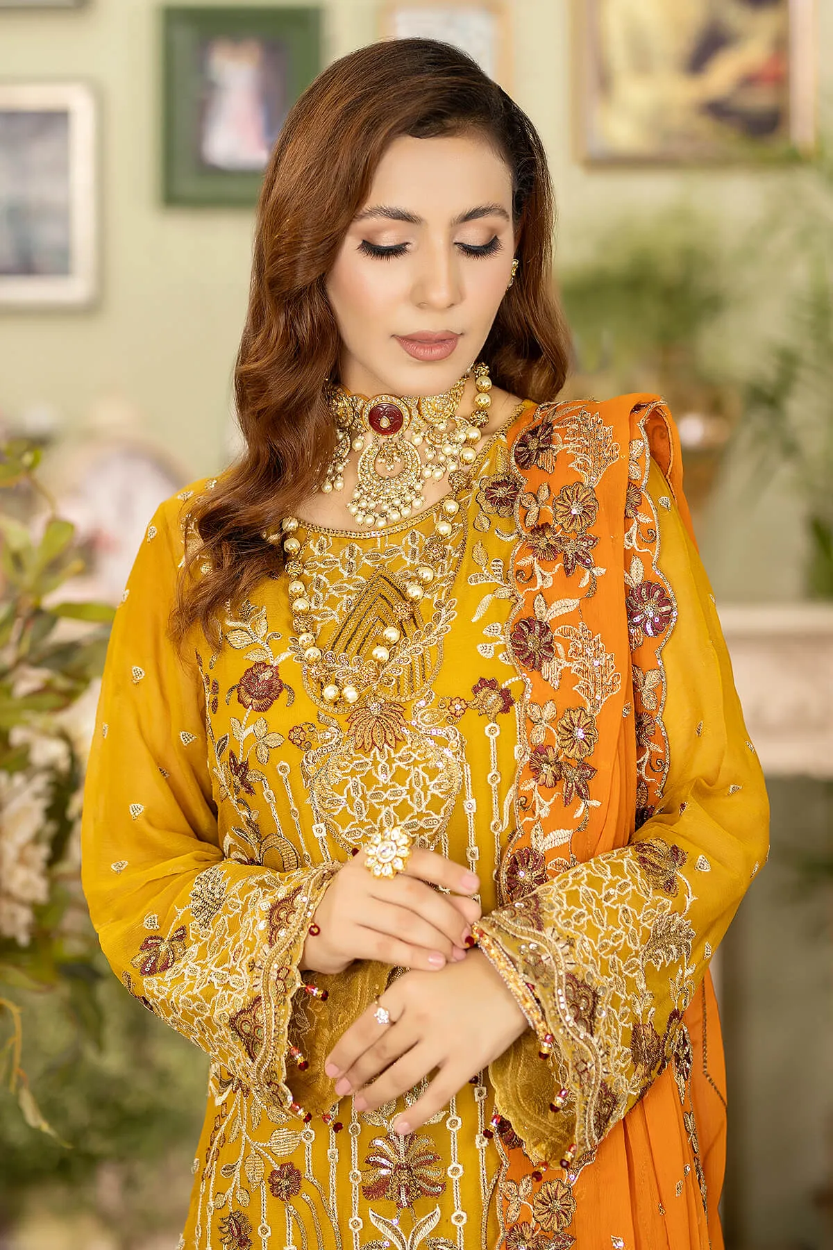 Embroidered Pakistani Salwar Kameez Dupatta in Chiffon
