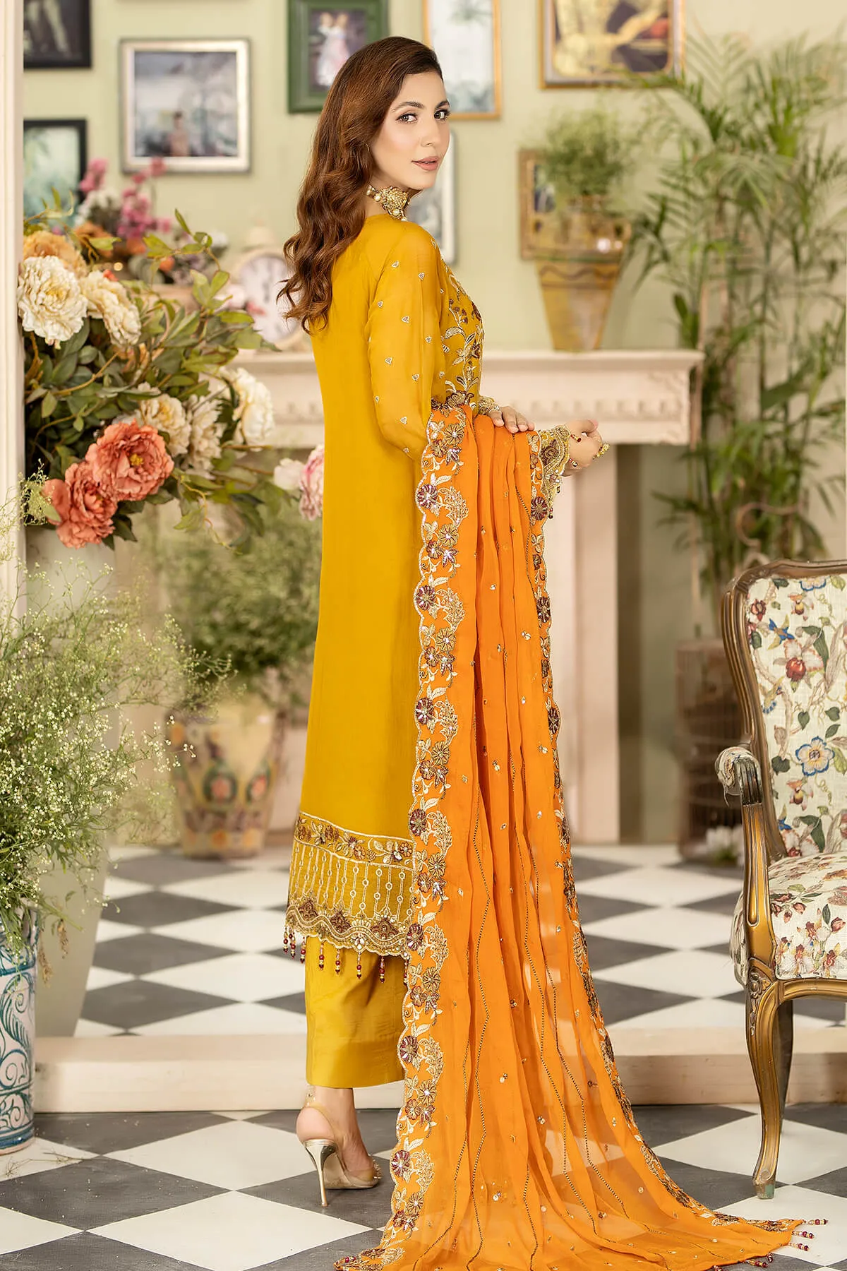 Embroidered Pakistani Salwar Kameez Dupatta in Chiffon