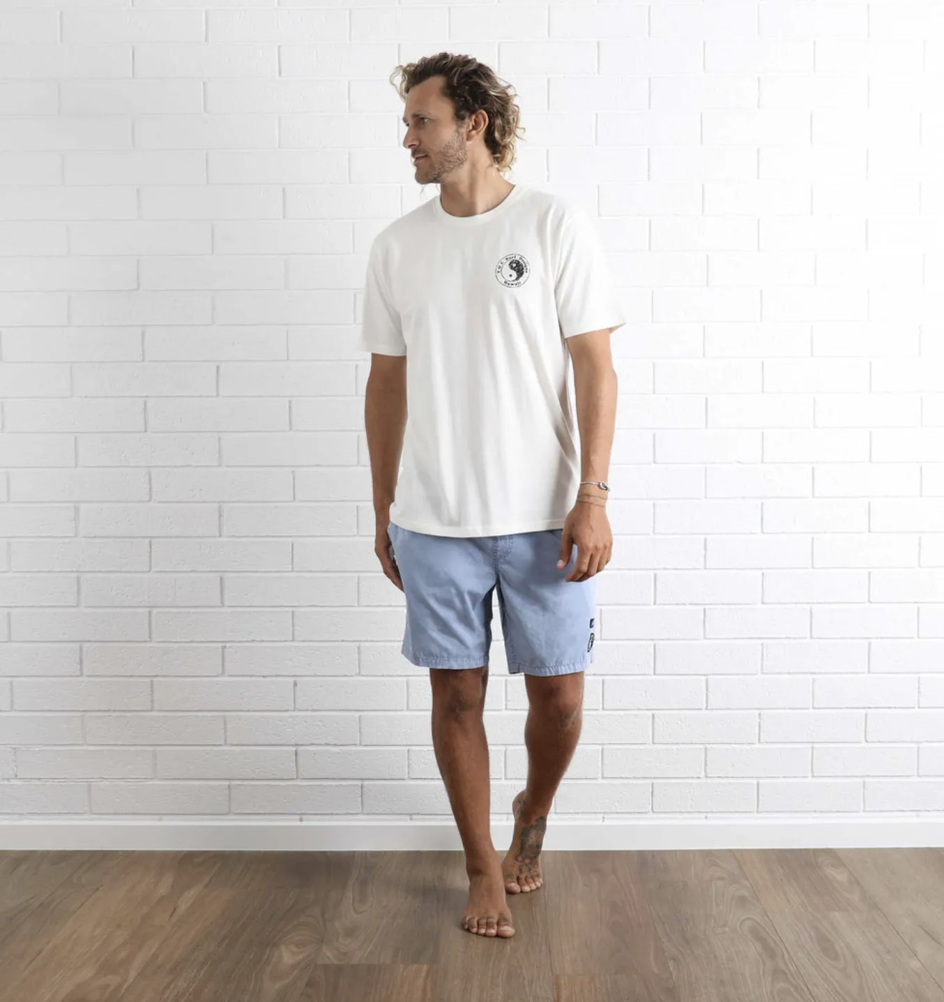 MONOCHROME TEE