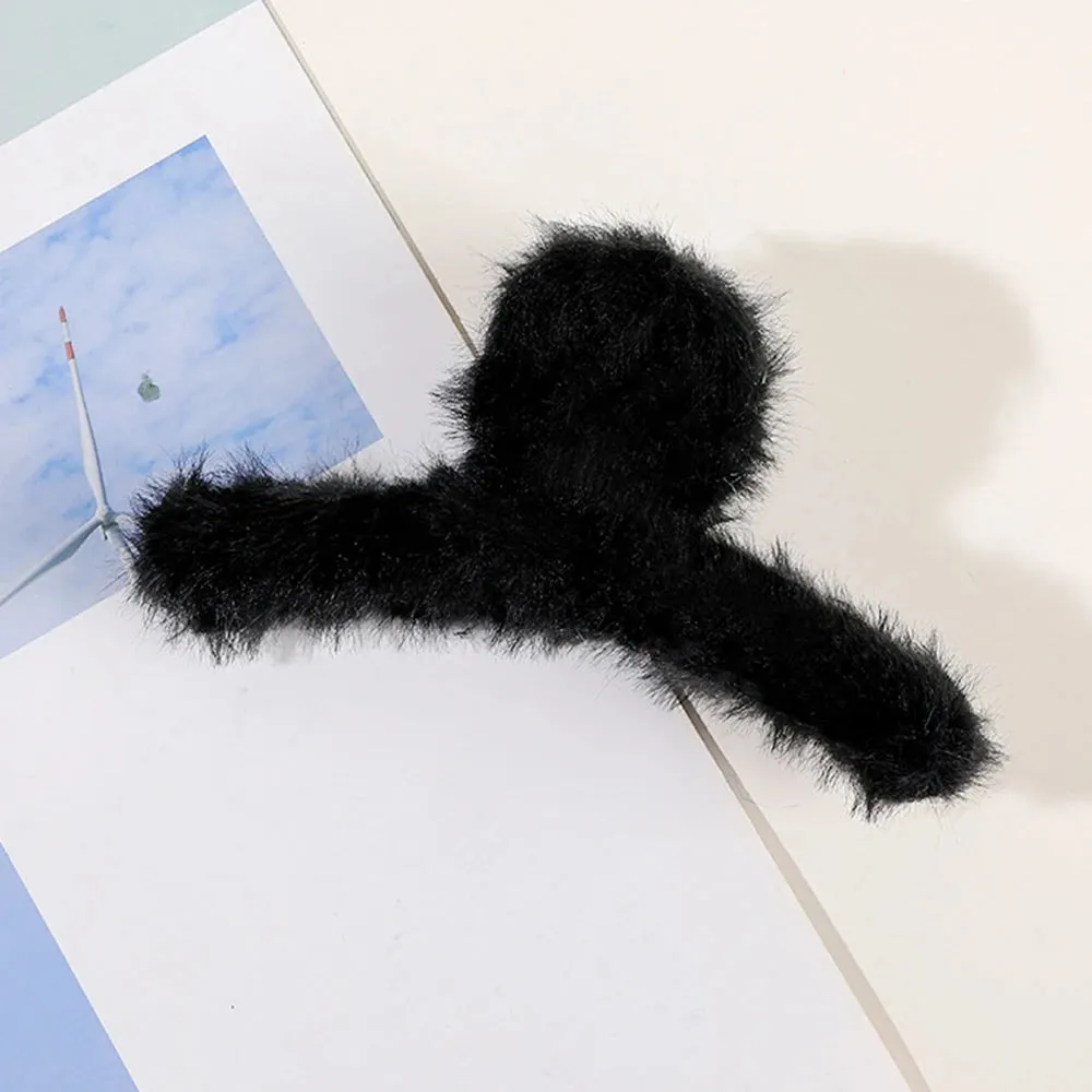 Plush Hair Claw Elegant Acrylic Hairpins Faux Fur Hair Clip Barrette Crab Headwear for Women Girls Hair Accessories
