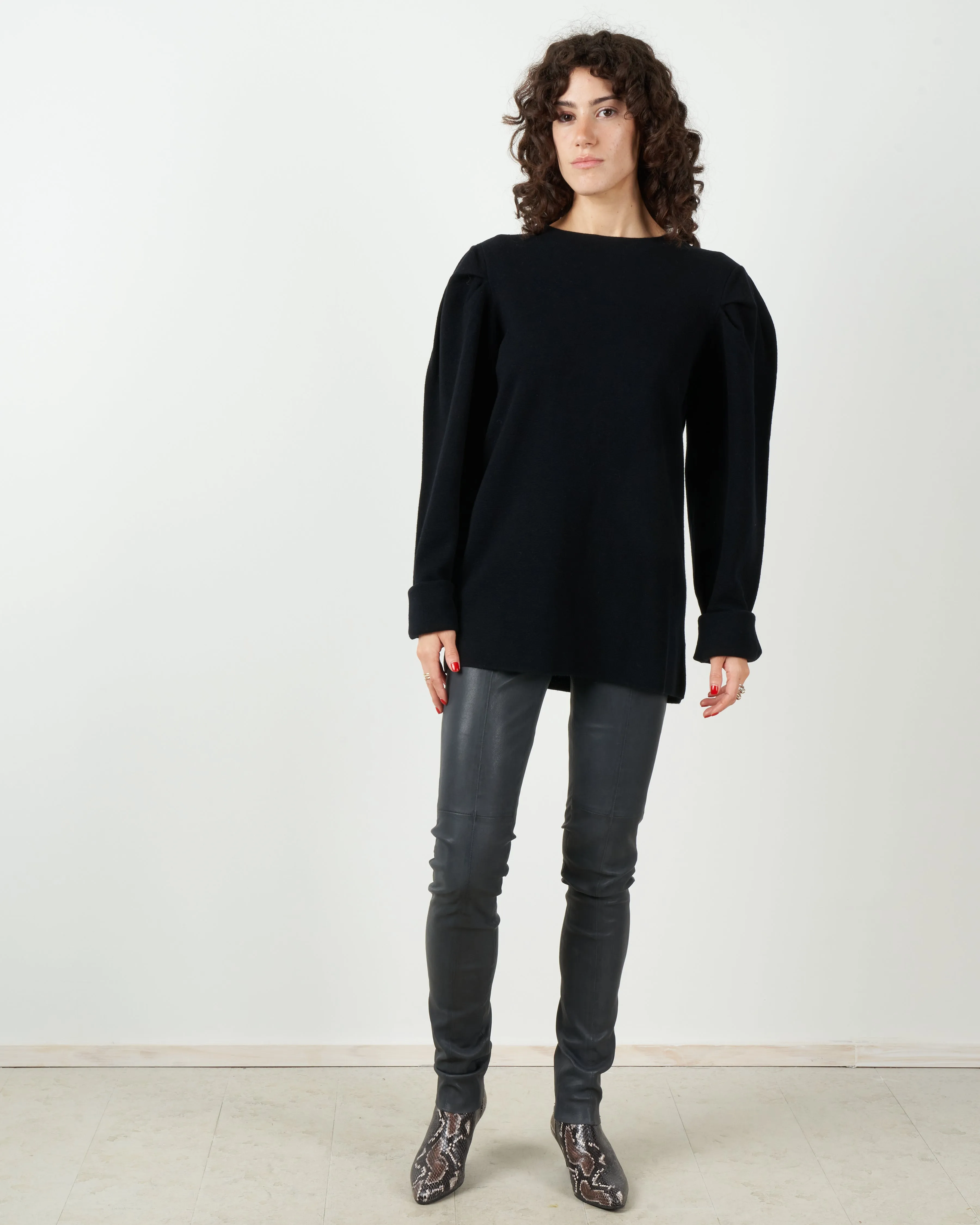 puff-sleeve pullover - black