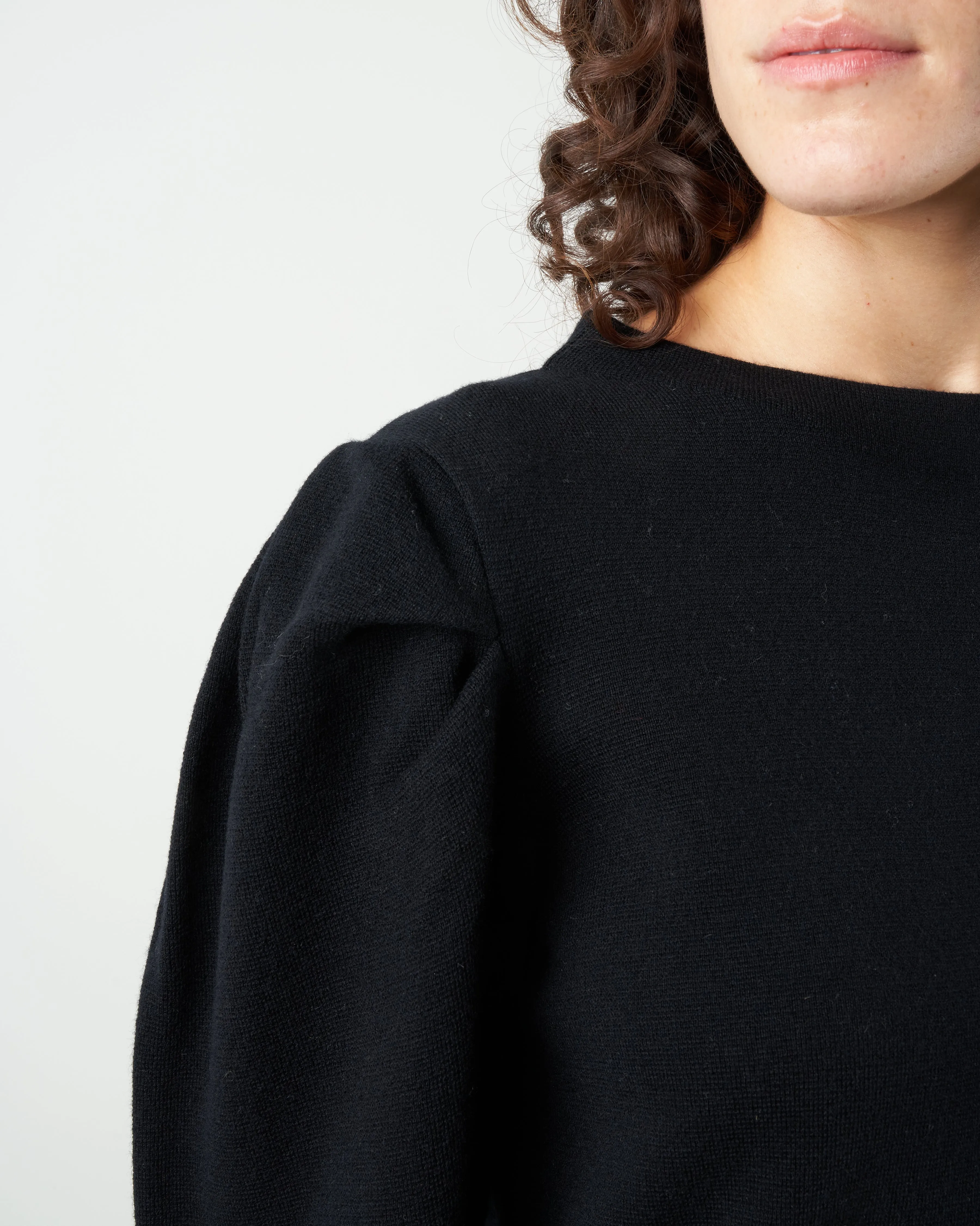 puff-sleeve pullover - black