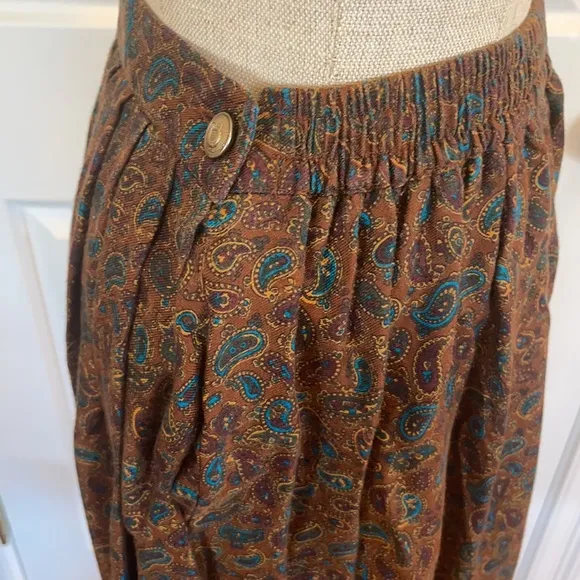 Vintage 1990s CHAUS skirt quail paisley print women’s size Petite Small midi EUC