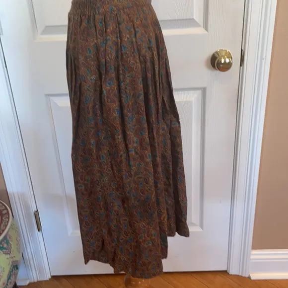 Vintage 1990s CHAUS skirt quail paisley print women’s size Petite Small midi EUC