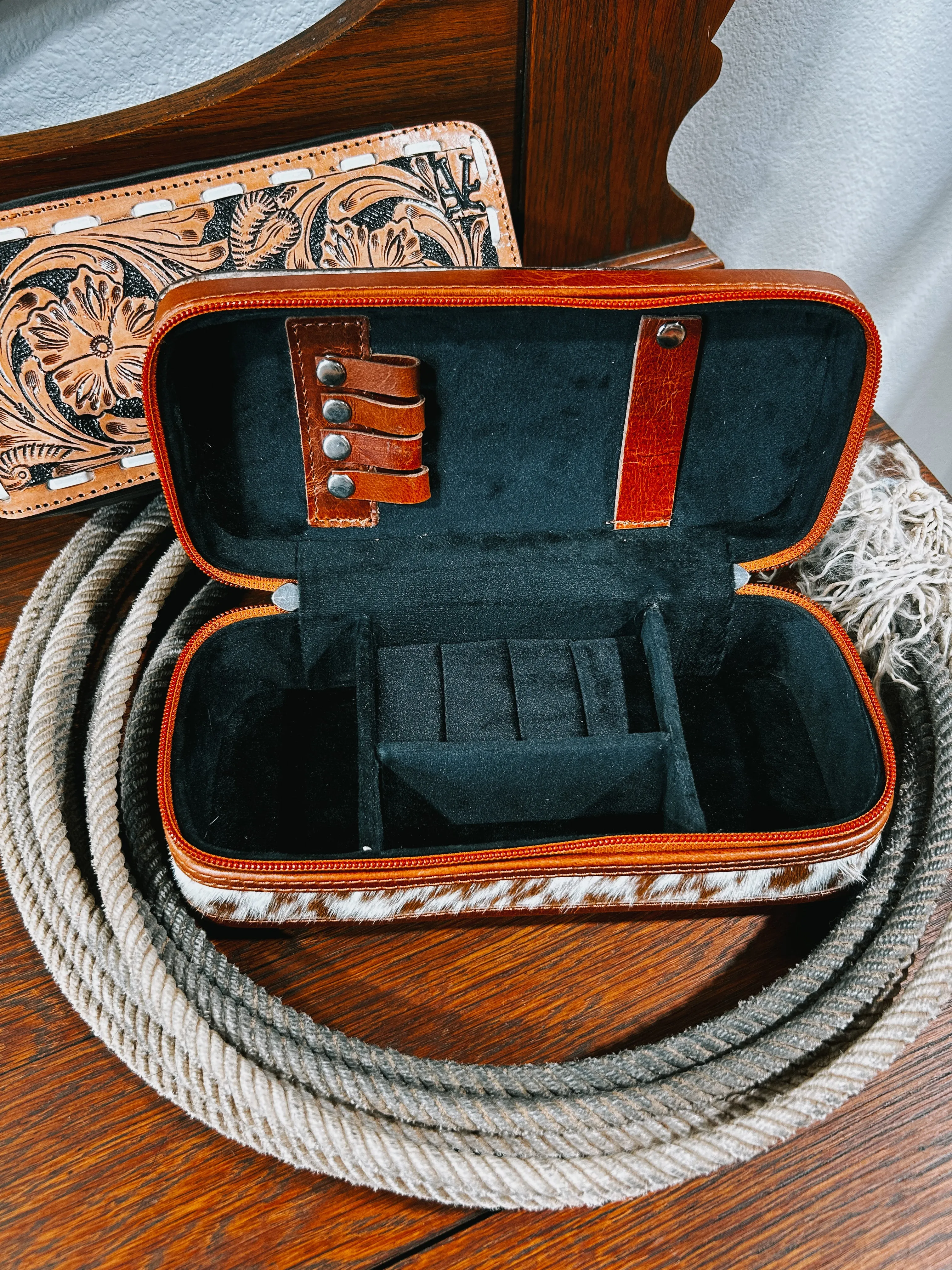 Vintage Cowgirl Mini Travel Plus Case