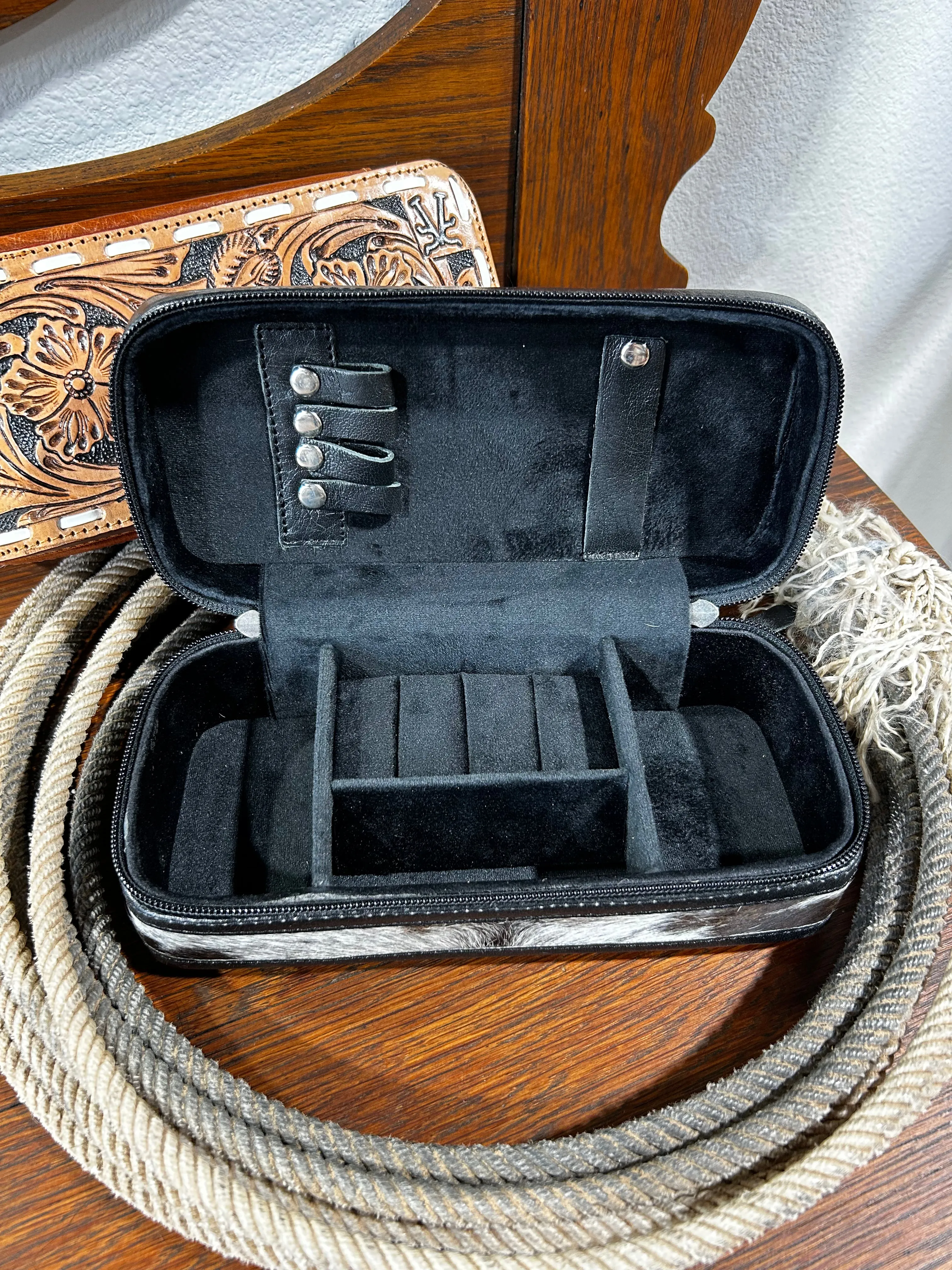 Vintage Cowgirl Mini Travel Plus Case