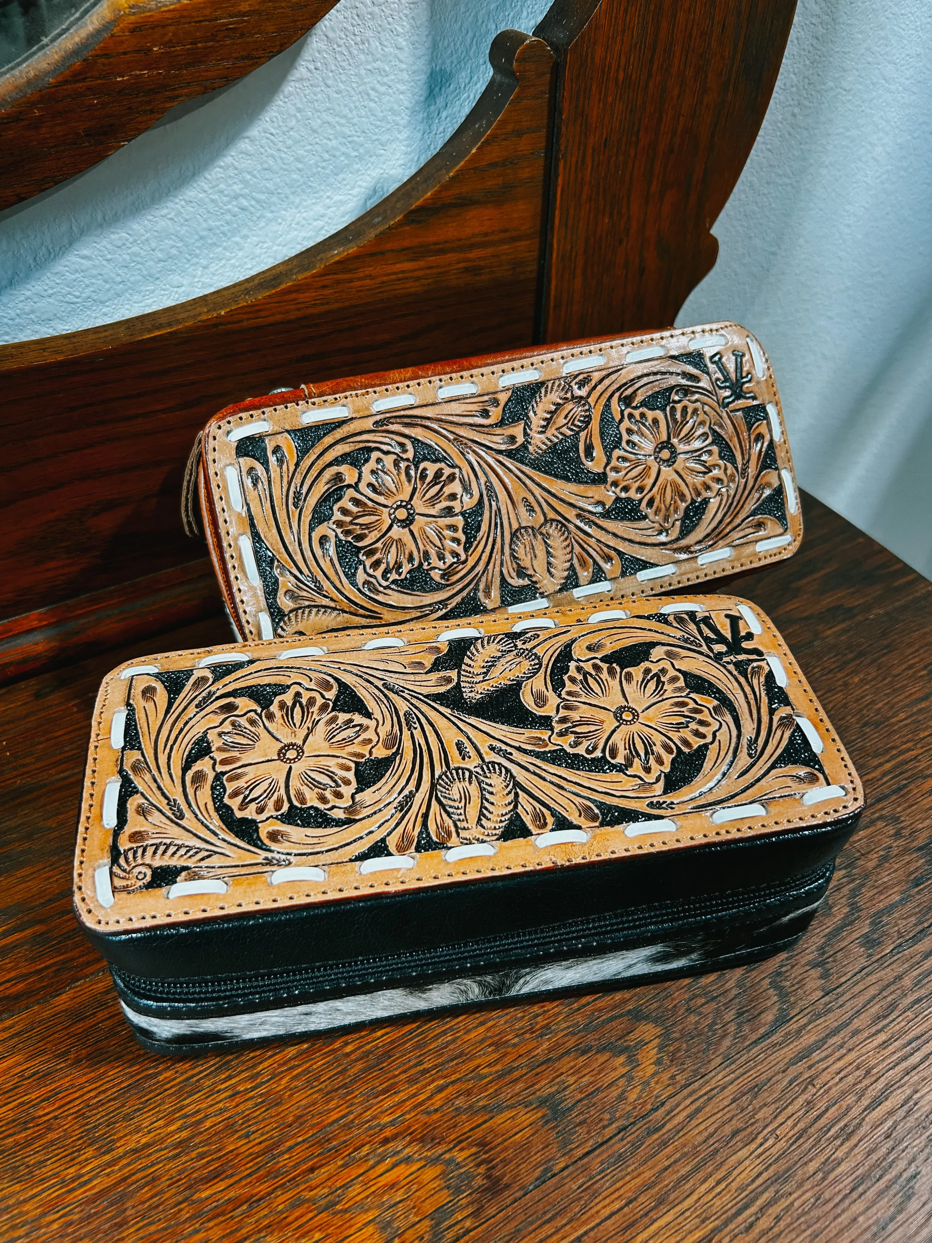 Vintage Cowgirl Mini Travel Plus Case