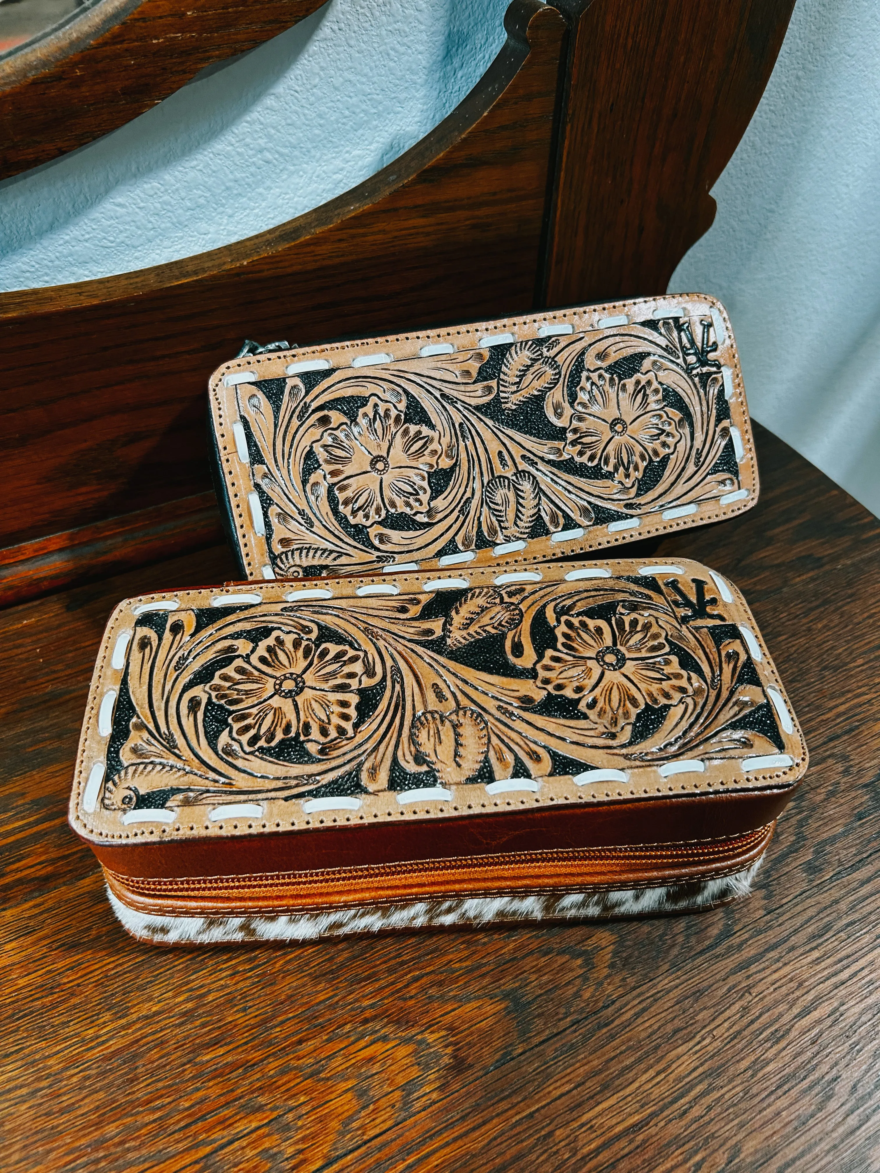 Vintage Cowgirl Mini Travel Plus Case