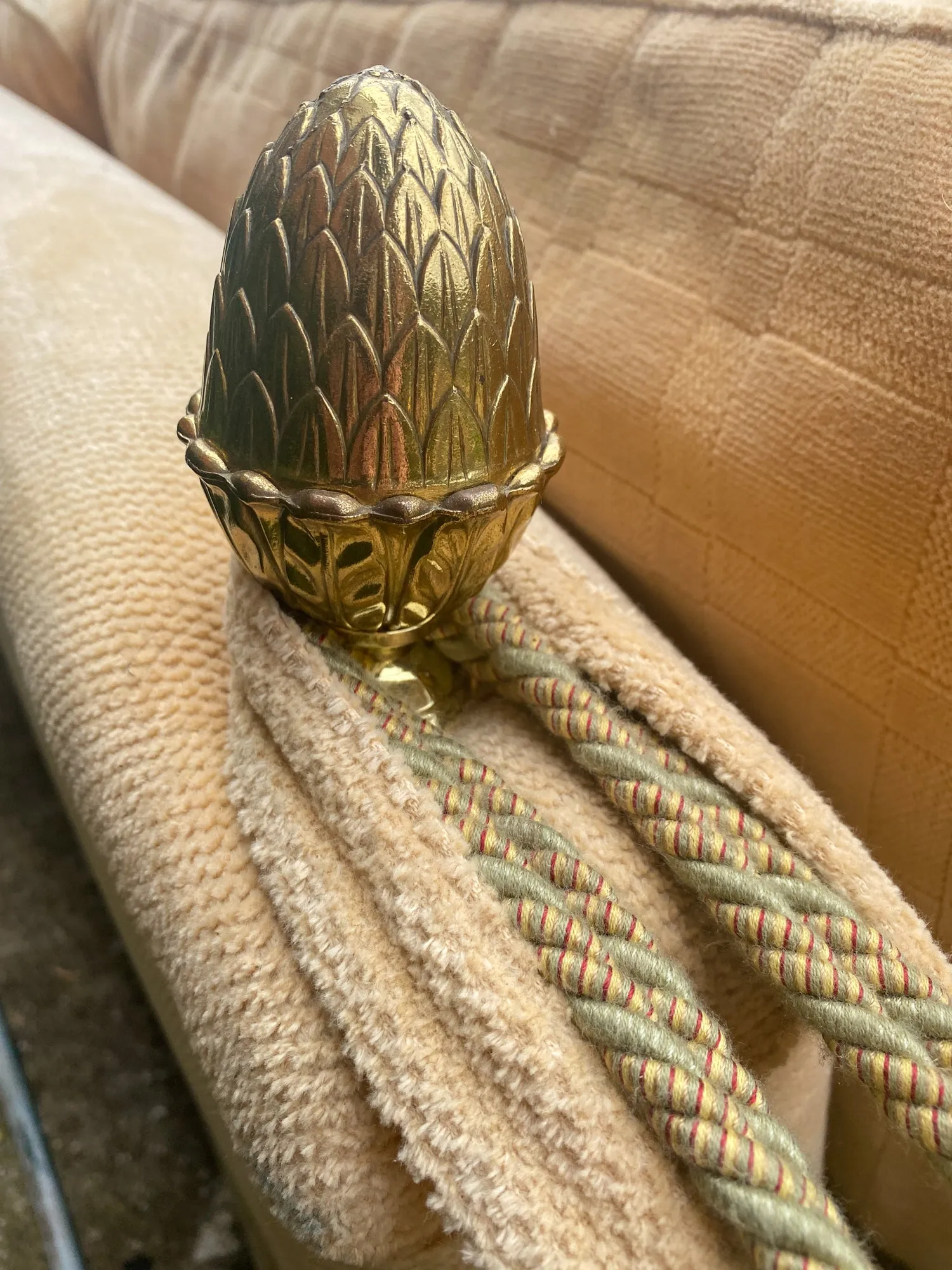 Vintage French Ivory Velvet Canapé Sofa with Adjustable Arms and Brass Finials