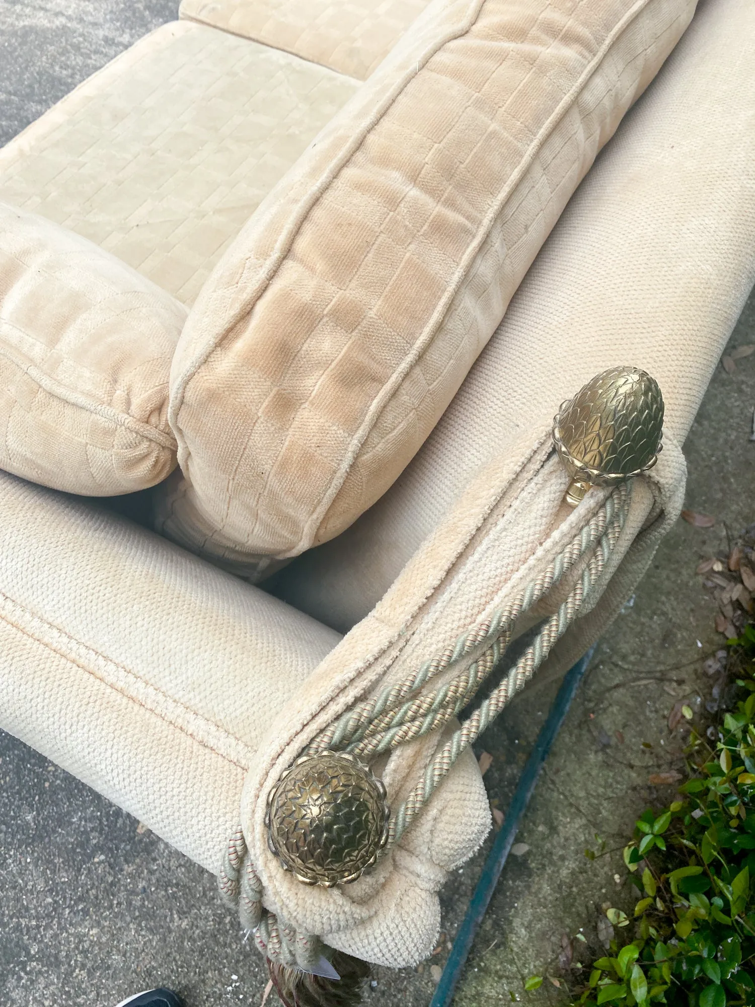 Vintage French Ivory Velvet Canapé Sofa with Adjustable Arms and Brass Finials